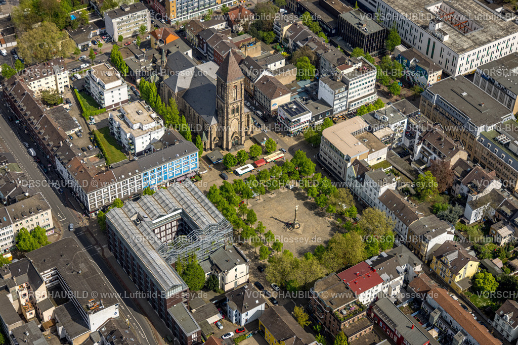 Oberhausen240401035 | Luftbild, Baustelle und Renovierung der kath. Herz Jesu Kirche am Altmarkt mit Siegessäule, Innenstadt, Oberhausen, Ruhrgebiet, Nordrhein-Westfalen, Deutschland