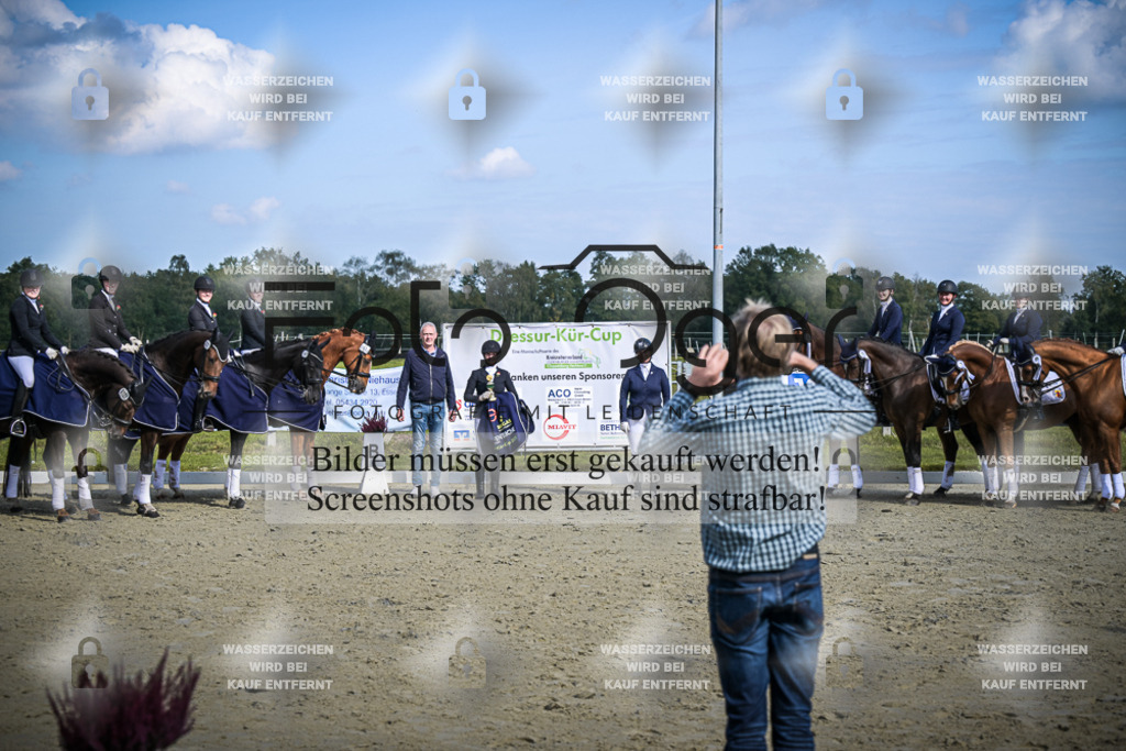 DOS_0061 | Entdecke hochwertige Reitturnierfotos von Foto Oger. Professionell, emotional und authentisch – jetzt Lieblingsmomente im Shop bestellen.Deutschlandweite Turnierfotografie. - Realisiert mit Pictrs.com
