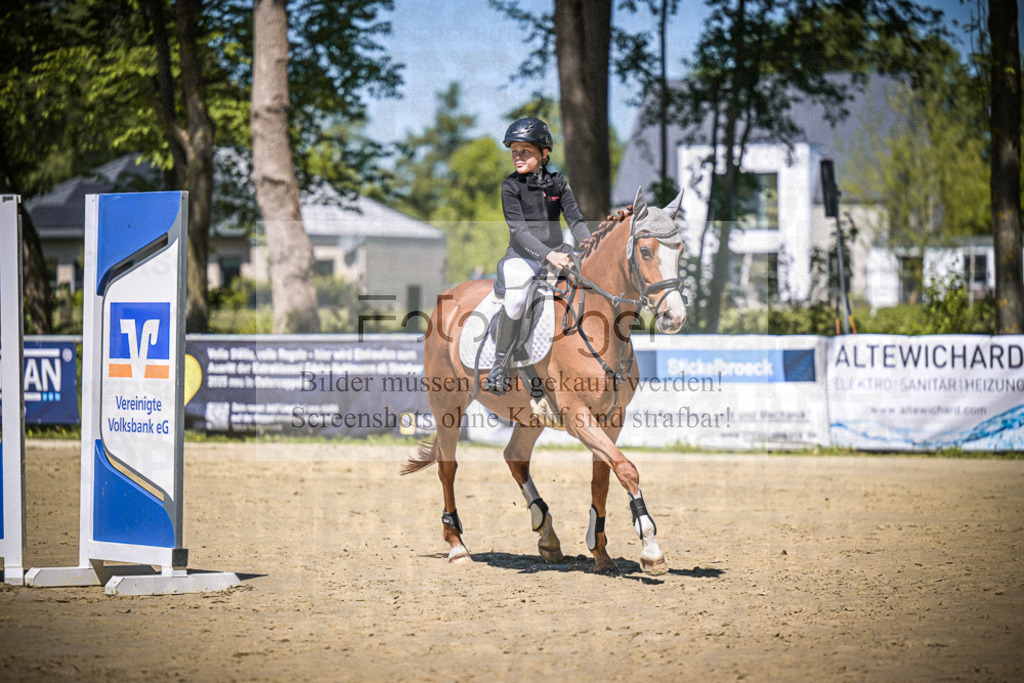 DOS_9361 | Entdecke hochwertige Reitturnierfotos von Foto Oger. Professionell, emotional und authentisch – jetzt Lieblingsmomente im Shop bestellen.Deutschlandweite Turnierfotografie. - Realisiert mit Pictrs.com