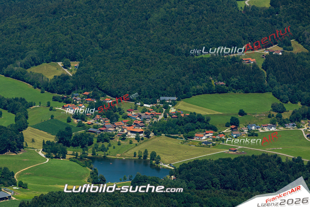 Aktuelles Luftbild von Ebenreuth Thurmansbang - Die Luftaufnahme wurde 2022 mittels UL-Flugzeug erstellt ( keine Drohne ) - hochauflösende Kamera-Systeme von  Canon -Beste Qualität - Für grossformatige Ausdrucke geeignet. Die Geschenkidee !