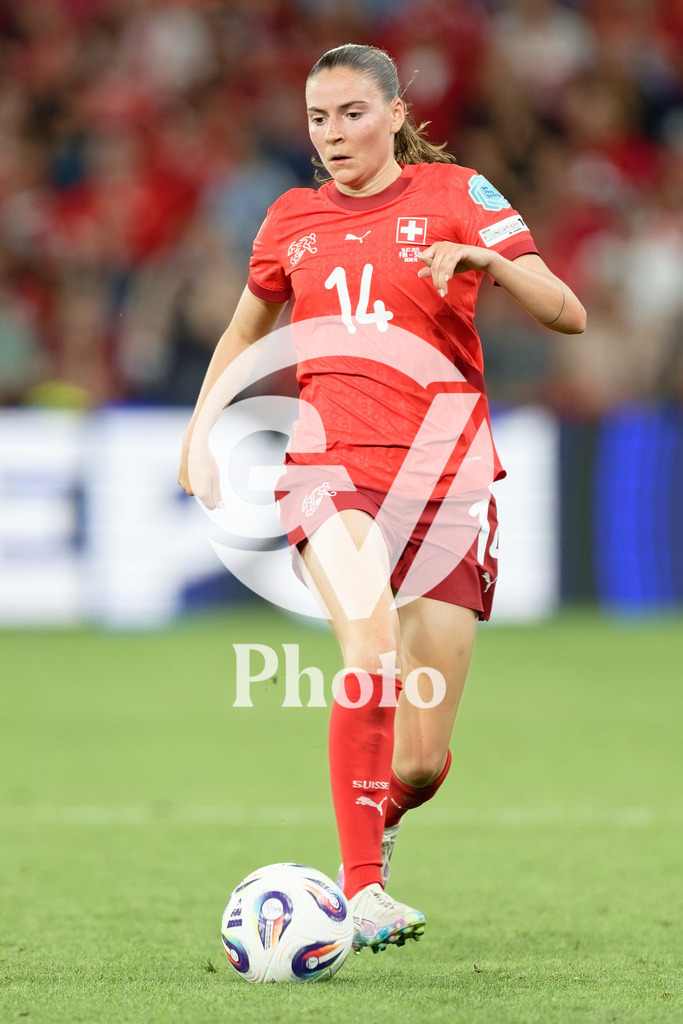 Finland v Switzerland: UEFA Women's EURO 2025 Group A | GENEVA, SWITZERLAND - JULY 10: Smilla Vallotto of Switzerland controls the ball  during the UEFA Women's EURO 2025 Group A match between Finland and Switzerland at Stade de Geneve on July 10, 2025 in Geneva, Switzerland. (Photo by Giuseppe Velletri/Sports Press Photo/Getty Images)