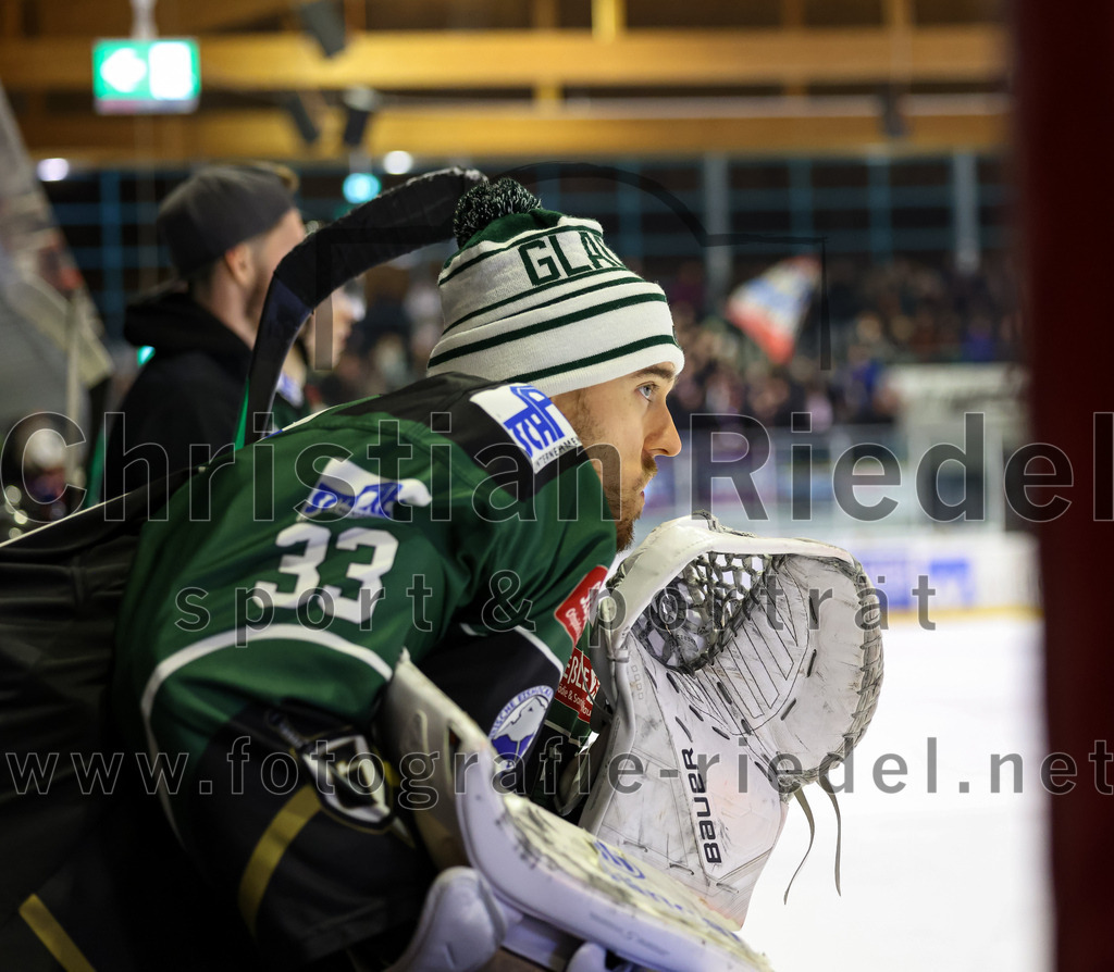 2023-01-22_150_Eishockey_TSV_Erding_gegen_ESC_Dorfen | Erding, Deutschland, 22.01.2023:
Eishockey, Bayernliga 2022 / 2023, 29. Spieltag, TSV Erding gegen ESC Dorfen, Endergebnis: 6:2

Torwart Thomas Hingel (Erding Gladiators, #33)

Foto: Christian Riedel / fotografie-riedel.net