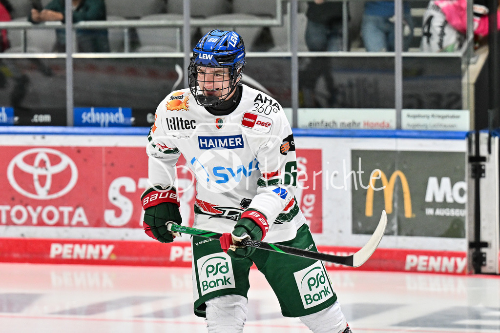 Augsburger Panther - Steinback Black Wings Linz | Im Bild Liron PELLIZZARI (Augsburger Panther 60) beim Einlauf zum Warmup / Einzelfoto / Freisteller / Testspiel: Augsburger Panther - Steinback Black Wings Linz; Curt Frenzel Stadion am 05.09.2025