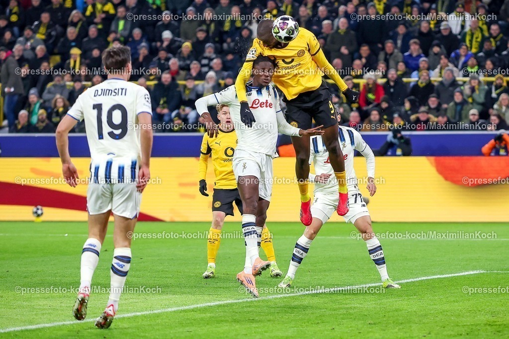 UCL17022601001 | 17.02.2026, Fußball, UEFA Champions League, Borussia Dortmund - Atalanta Bergamo, BVB Stadion, Play-Offs Hinspiel, Saison 2025 2026: Torschuss Treffer Kopfballtor Kopfball Tor zum 1:0 durch Torschütze Serhou Guirassy&nbsp;(BVB #09)    Regulations prohibit any use of photographs as image sequences and or quasi-video.