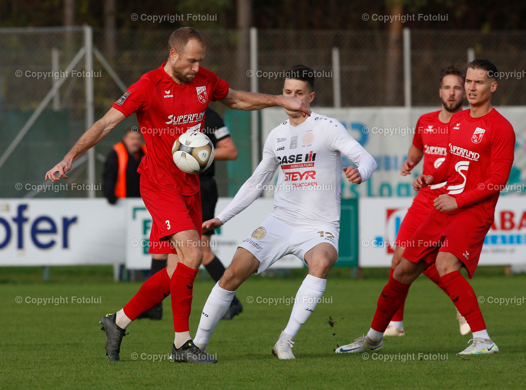 A_LUI_05112022_07 | SPORT FUSSBALL LT1 OOE LIGA ASKOE OEDT-ASK CARE IH STEYR ST.VALENTIN 05.11.2022 IM BILD: MATEJ VULIC MARCO WEBER (BEIDE OEDT) UND MARCO BUEHRINGER (ASK ST.VALENTIN) FOTO:FOTOLUI