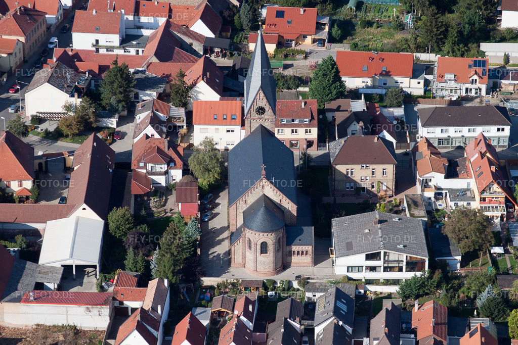 Luftbild: Ortsansicht der Straßen und Häuser der Wohngebiete im Ortsteil Bobenheim in Bobenheim-Roxheim im Bundesland Rheinland-Pfalz in Deutschland. Foto: IMG_21923.jpg vom 09.10.2009 durch Werner Riehm/FLY-FOTO.de