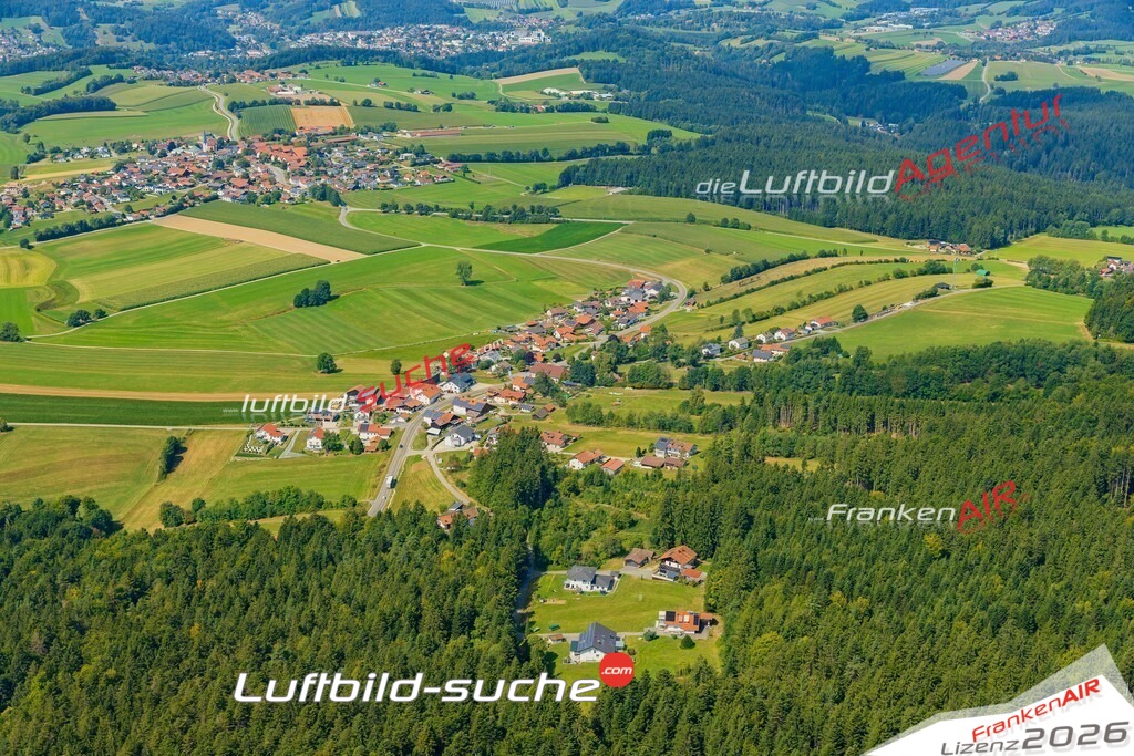 Kapfham Hohenau Bild- Das Luftbild wurde 2025 vom UL-Flugzeug heraus erstellt ( keine Drohne ) - Hochauflösende Luftaufnahme -Nicht vergleichbar mit Google Maps oder Satelittenbilder- Die Geschenkidee !Mit Lizenz und Bildrechte bestellbar