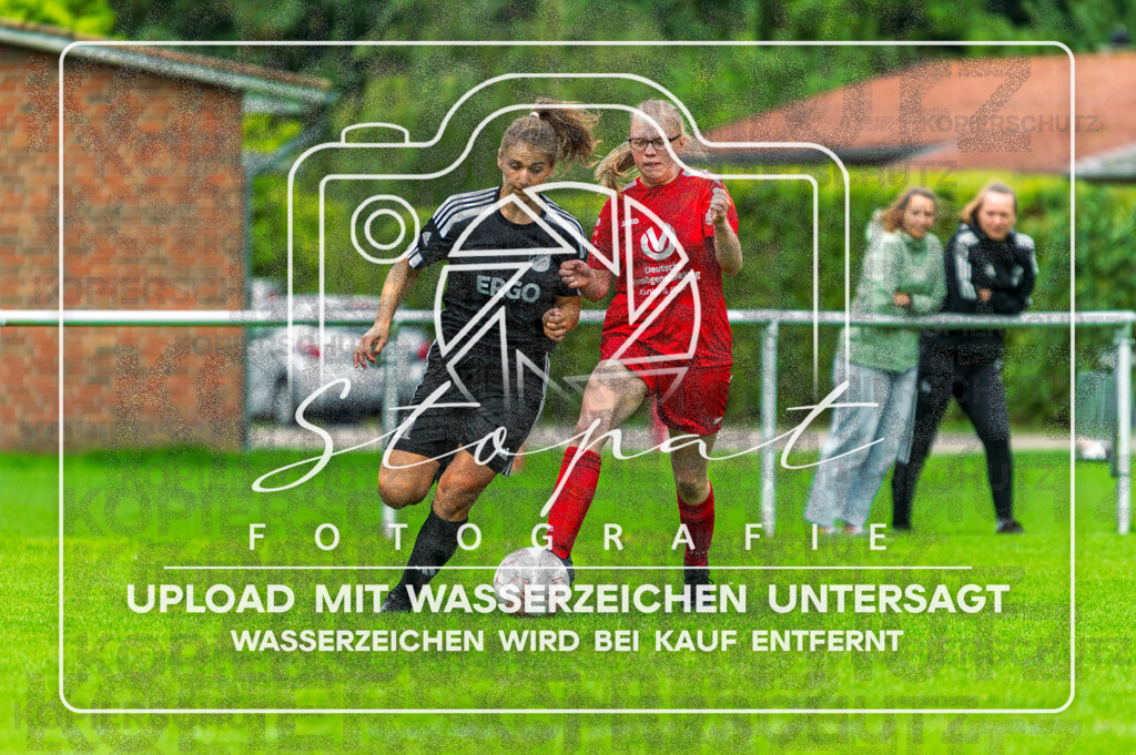 Kreisliga VER/OHZ - SG Fulde vs. SG Ihlpohl/Lesumstotel | v.l. Myroslava Taran (SG Fulde #11), Eileen Schlitt (SG Ihlpohl/Lesumstotel #13); Kreisliga VER/OHZ - SG Fulde vs. SG Ihlpohl/Lesumstotel am 30.08.26 in Zentralstadion, Fulde - Realisiert mit Pictrs.com