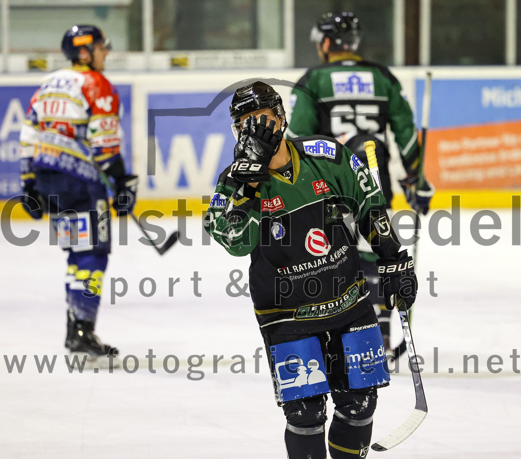 2022-12-09_067_TSV_Erding_gegen_EHC_Waldkraiburg | Erding, Deutschland, 09.12.2022:
Eishockey, Bayernliga 2022 / 2023, 19. Spieltag, TSV Erding gegen EHC Waldkraiburg, Endergebnis: 9:2

Mark Waldhausen (Erding Gladiators, #27)

Foto: Christian Riedel / fotografie-riedel.net