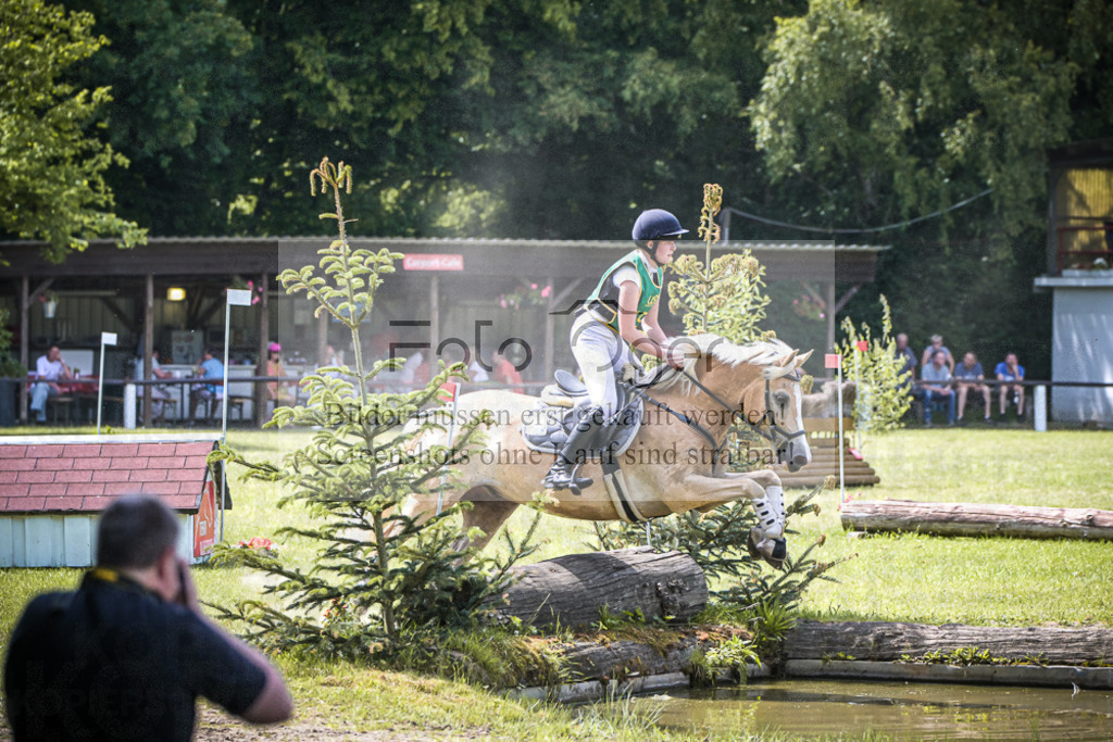 DOS_8476 | Entdecke hochwertige Reitturnierfotos von Foto Oger. Professionell, emotional und authentisch – jetzt Lieblingsmomente im Shop bestellen.Deutschlandweite Turnierfotografie. - Realisiert mit Pictrs.com