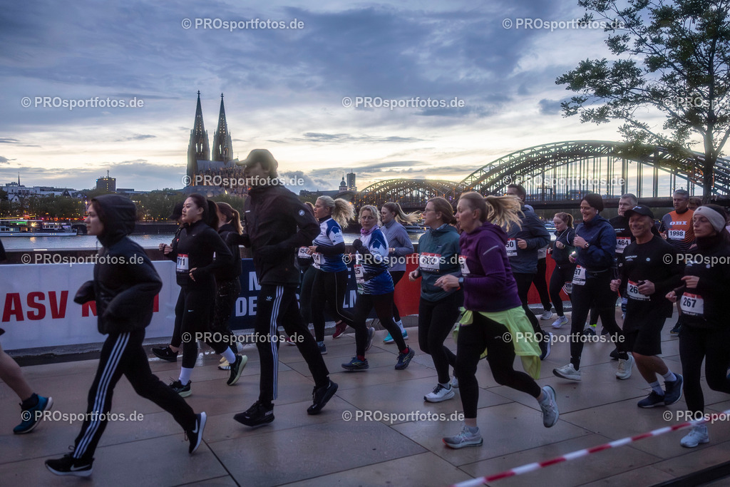 23. ASV Nachtlauf; Koeln, 13.05.26 | Impressionen vom 23. ASV Nachtlauf am 13.05.26 am Tanzbrunnen in Koeln. Foto: BEAUTIFUL SPORTS/Leah Kohring