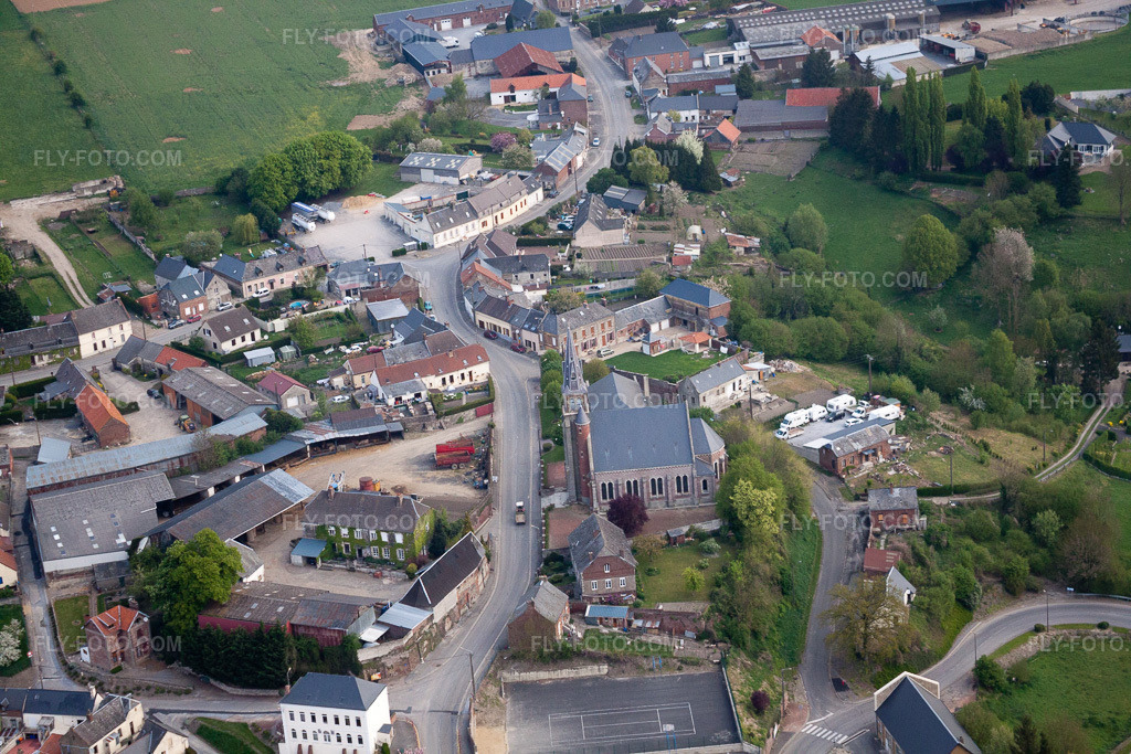 Aerial view: View of the town in Lesquielles-Saint-Germain in the state Aisne, France. – Photo: IMG_39994.jpg taken on 04/17/2011 by Werner Riehm/FLY-FOTO.com – Resolution of the original: 4752 x 3168 px