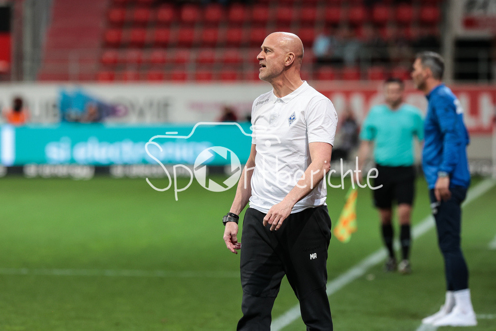 FC Ingolstadt - SV Waldhof Mannheim | ein enttaeuschter Mannheim Trainer Marco ANTWERPEN an der Seitenlinie / Freisteller / Einzelfoto