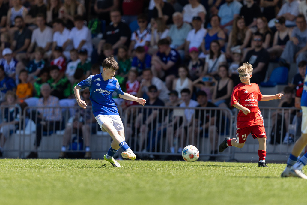 Fußball I Männer I 40. Pfingscup Hollage I 13279 | realhellocedii - Realisiert mit Pictrs.com