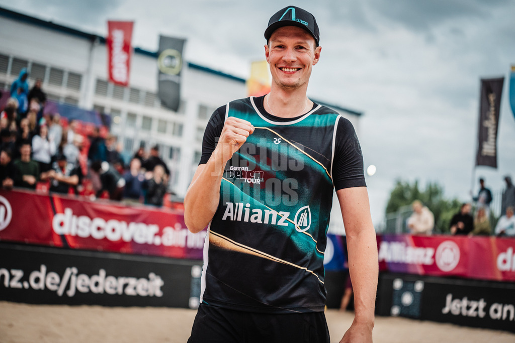 Beachvolleyball | Männer | Allianz German Beach Tour 2025 | Tourstop Berlin | 22.08.2025 | Robin Sowa jubelt nach dem Sieg