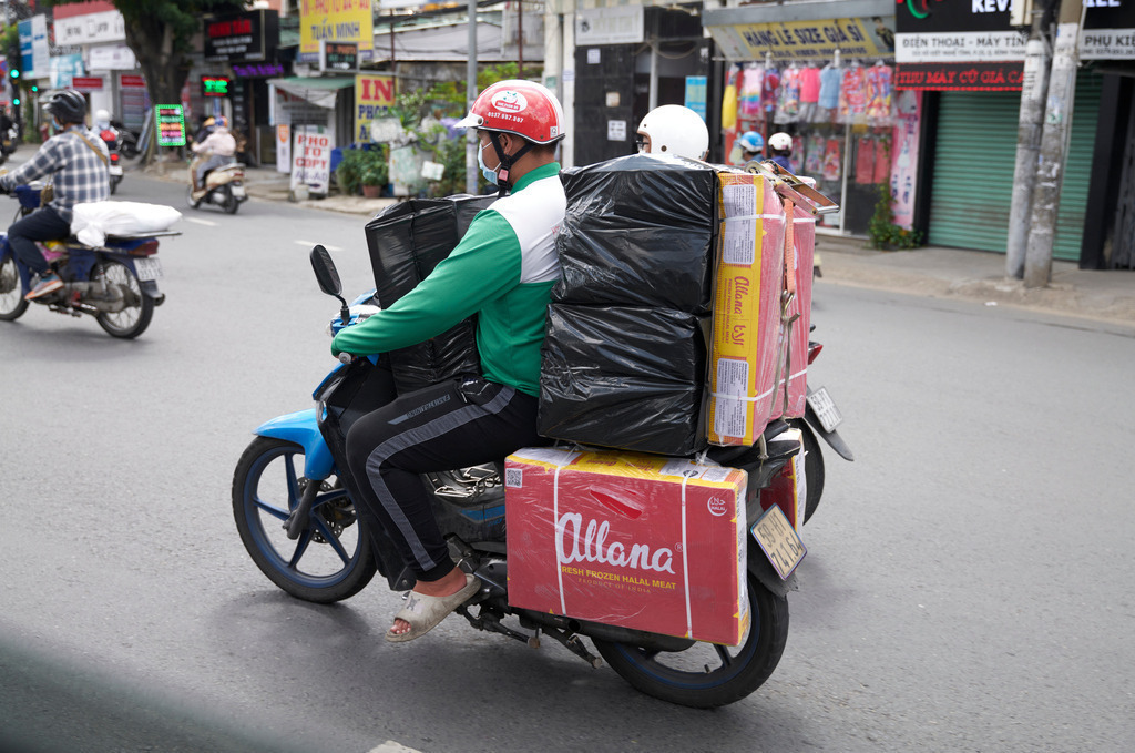 Motobike in HCMC in Vietnam | G-VBJNHHY5Q4 #phowoto #wolfgang #weber #Hamburg #germany #photography #sell #picturestobuy #buy #pictures #sell #sport #travel #architecture #city #street #makro  - Realisiert mit Pictrs.com