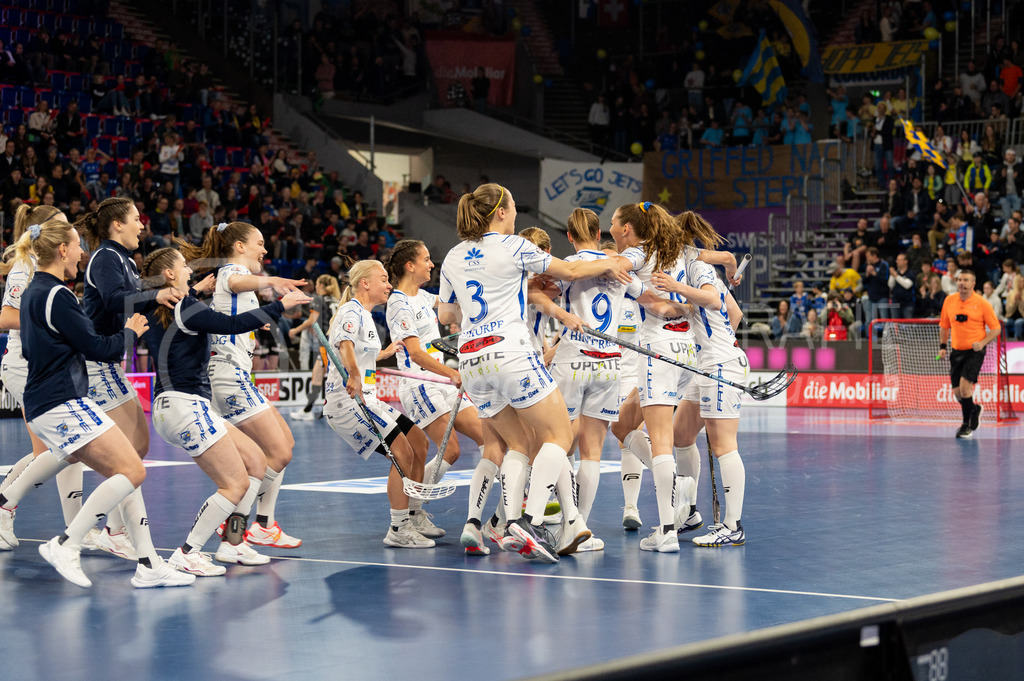 Piranha Chur vs Kloten-Dietlikon Jets - 23. April 2022 | Piranha Chur vs Kloten-Dietlikon Jets
Stimo Arena, Kloten
Jubel bei den Jets.
Bild: Sportfotografie Markus Aeschimann | www.markus-aeschimann.ch - Realisiert mit Pictrs.com