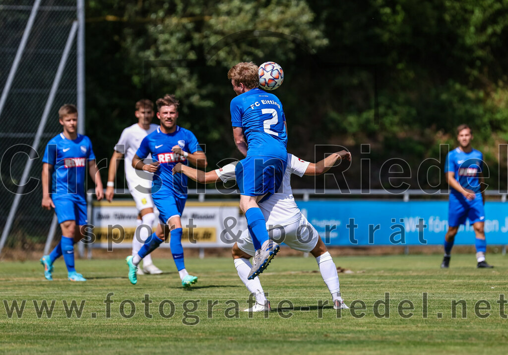 2023-07-22_098_FC_Eitting_gegen_FC_Moosinning | Eitting, Deutschland, 22.07.2023:
Fußball, Kreisliga 2023 / 2024, Testspiel, FC Eitting gegen FC Moosinning, Endergebnis: 0:4

Fabian Neudecker (FC Eitting, #2), Christian Reiser (FC Moosinning, #17)

Foto: Christian Riedel / fotografie-riedel.net