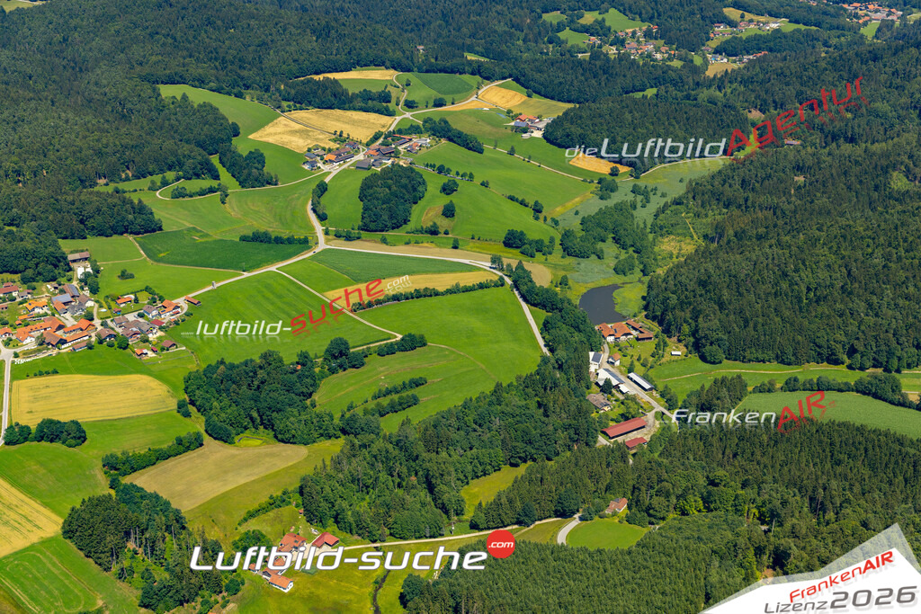 Aktuelles Luftbild von Kollnberg Fürstenstein - Die Luftaufnahme wurde 2022 mittels UL-Flugzeug erstellt ( keine Drohne ) - hochauflösende Kamera-Systeme von  Canon -Beste Qualität - Für grossformatige Ausdrucke geeignet. Die Geschenkidee !