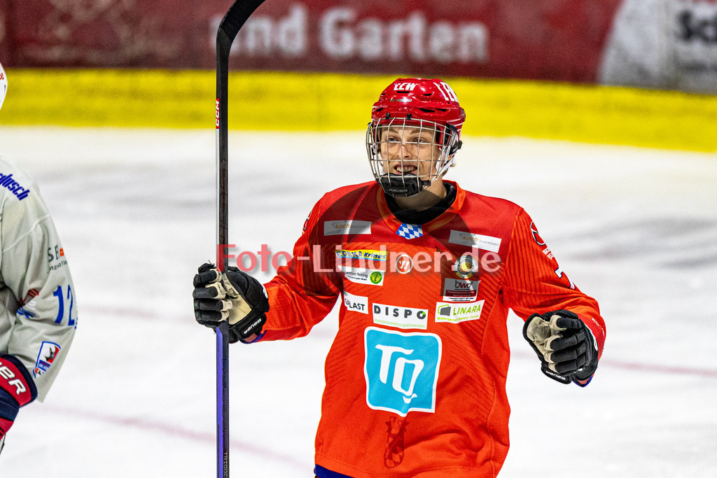 EC Peiting vs Heilbronner Falken | Eishockey Oberliga Süd 2023/2024, EC Peiting vs Heilbronner Falken,
Sebastian Zwickl (ECP 71) Torjubel,
2023-10-06 in Peiting (Eisstadion)
71 Sebastian Zwickl (ECP 71)
Copyright: WolfgangxLindner sportworld