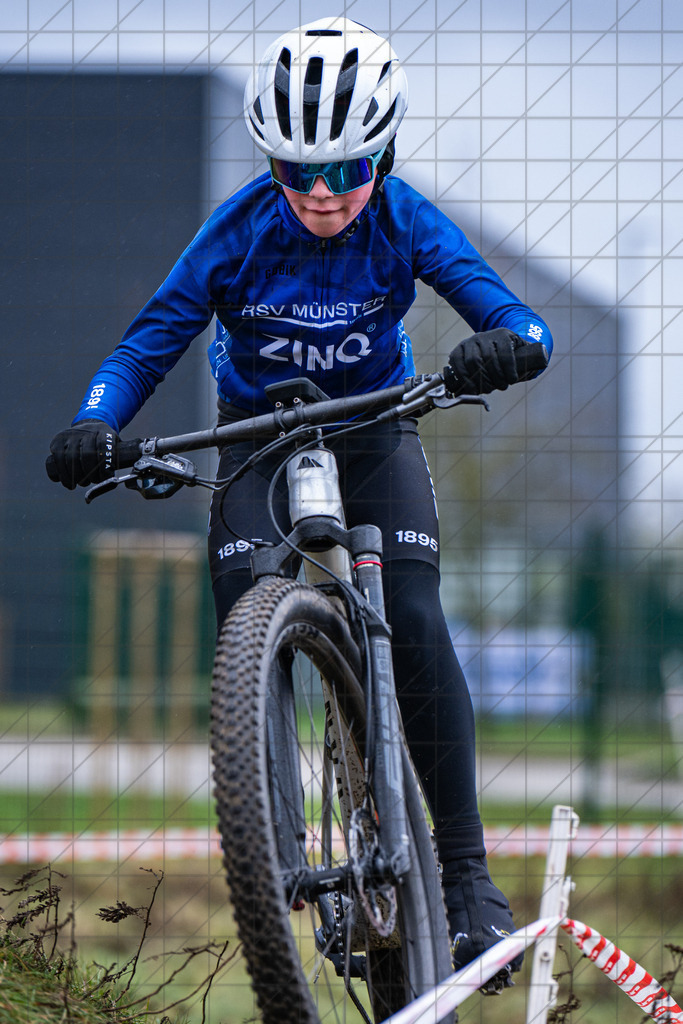 26. Stadler Weser-Ems Cup 2025/2026 - Silvestercross Melle | 31.12.25: 26. Stadler Weser-Ems Cup 2025/2026 - Silvestercross Melle / Melle / Deutschland  //   CREDIT:www.bullenfotos.de, Martin König, Hörner Weg 40, D-49078 Osnabrück, +4917663732967 // Nutzung und Weitergabe nur zu den vereinbarten Zwecken. Presseanfragen an Ersteller. Alle Rechte beim Ersteller. Honorierung nach MFM. - Realisiert mit Pictrs.com