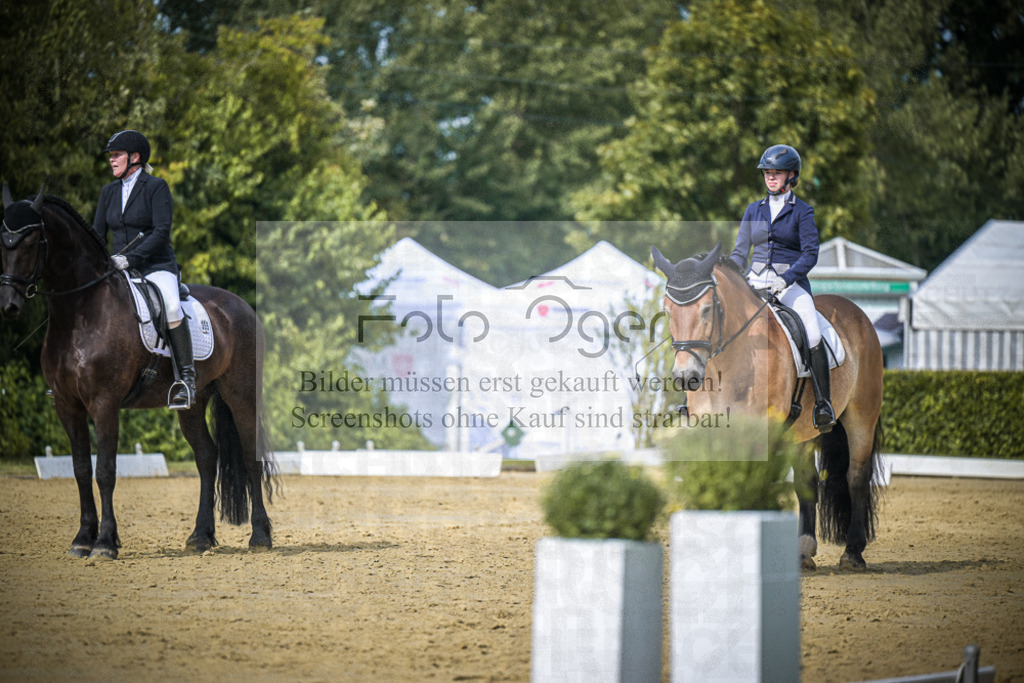 DOS_6847 | Entdecke hochwertige Reitturnierfotos von Foto Oger. Professionell, emotional und authentisch – jetzt Lieblingsmomente im Shop bestellen.Deutschlandweite Turnierfotografie. - Realisiert mit Pictrs.com