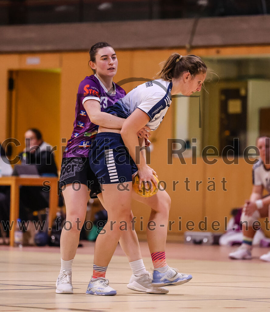 2024-11-24_082_SpVgg_Altenerding_gegen_HC_Donau-Paar_II | Erding, Deutschland, 24.11.2024:Handball, Bezirksoberliga Frauen Altbayern 2024 / 2024, 6. Spieltag, SpVgg Altenerding gegen HC Donau/Paar II, Endergebnis: 24:24Katharina Künstner (SpVgg Altenerding, #23), Marina Wavrouschek (HC Donau/Paar, #11)Foto: Christian Riedel / fotografie-riedel.net