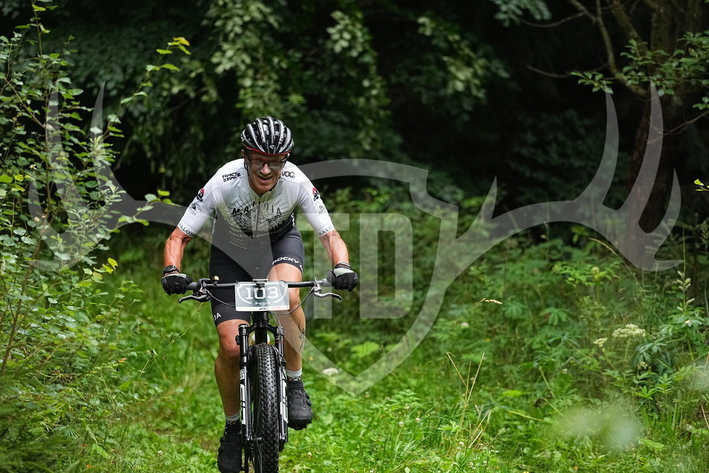 FC109531 | Fotogalerie der Treibjagd im Dunkelwald - Dein MTB Etappenrennen im Erzgebirge - Realisiert mit Pictrs.com