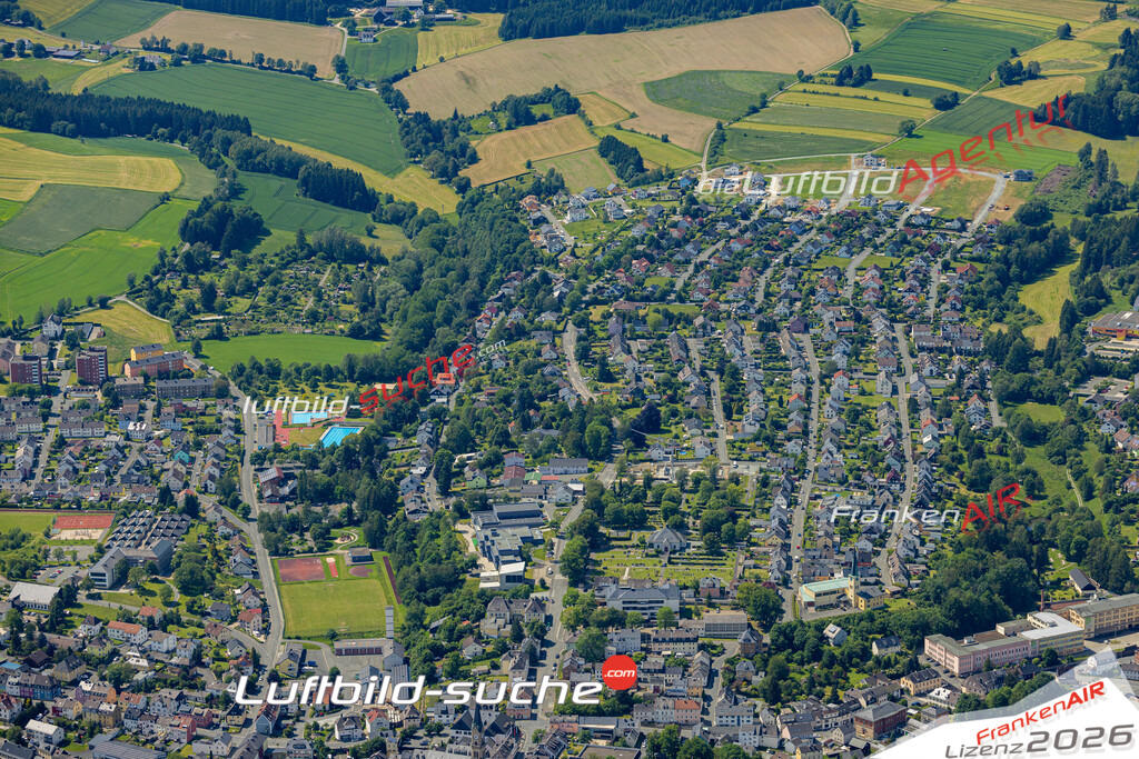 Das Luftbild zeigt :  Naila - Die Luftaufnahme wurde 2024 vom UL-Flugzeug aus erstellt ( keine Drohne ) - Hochauflösende Luftaufnahme - Für grossformatige Ausdrucke geeignet. Die Geschenkidee !Mit Lizenz und Bildrechte bestellbar