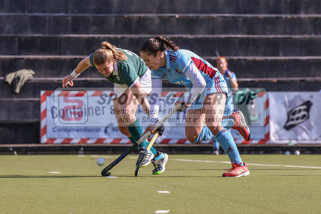 MJ_2022-10-08_Damen_HTCU-UHC-35 | Nicola Pluta (UHC Hamburg #31) &amp; Elena Clococeanu (Uhlenhorst Mülheim #24), Uhlenhorst Mülheim - UHC Hamburg am 8.10.2022 im Waldstadion, Mülheim a. d. Ruhr