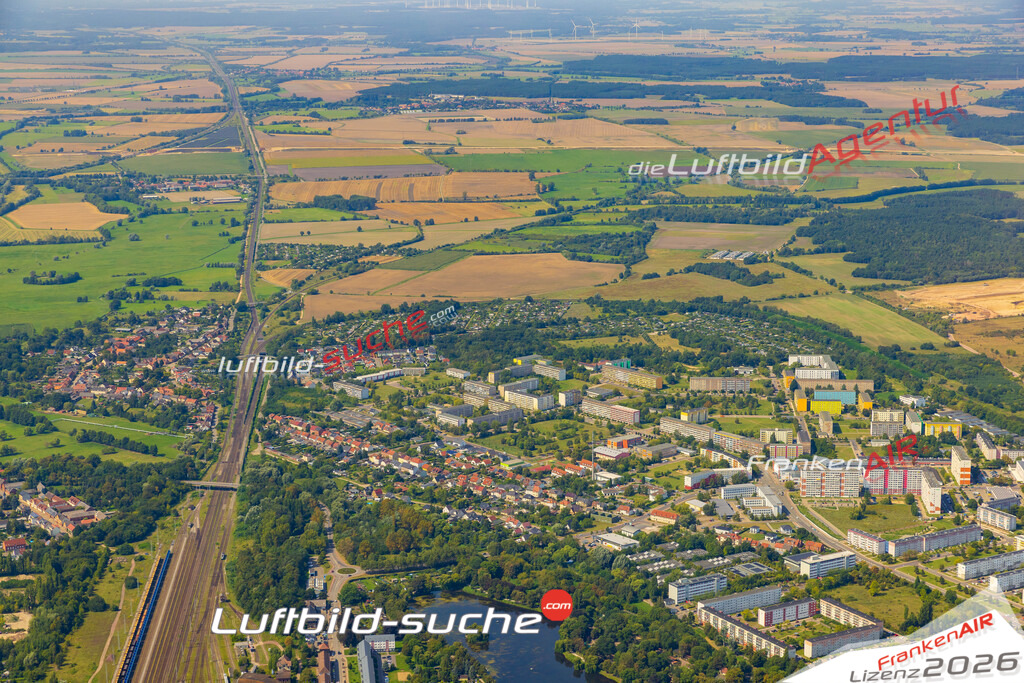 Luftbild Vs Google Maps  Wahrburg  Stendal -Das Luftbild wurde 2025 vom UL-Flugzeug heraus erstellt ( keine Drohnenluftbilder ) - Hochauflösende Luftaufnahme -Nicht vergleichbar mit Google Maps oder Satelittenbilder- Die Geschenkidee !Mit Lizenz und Bildrechte bestellbar