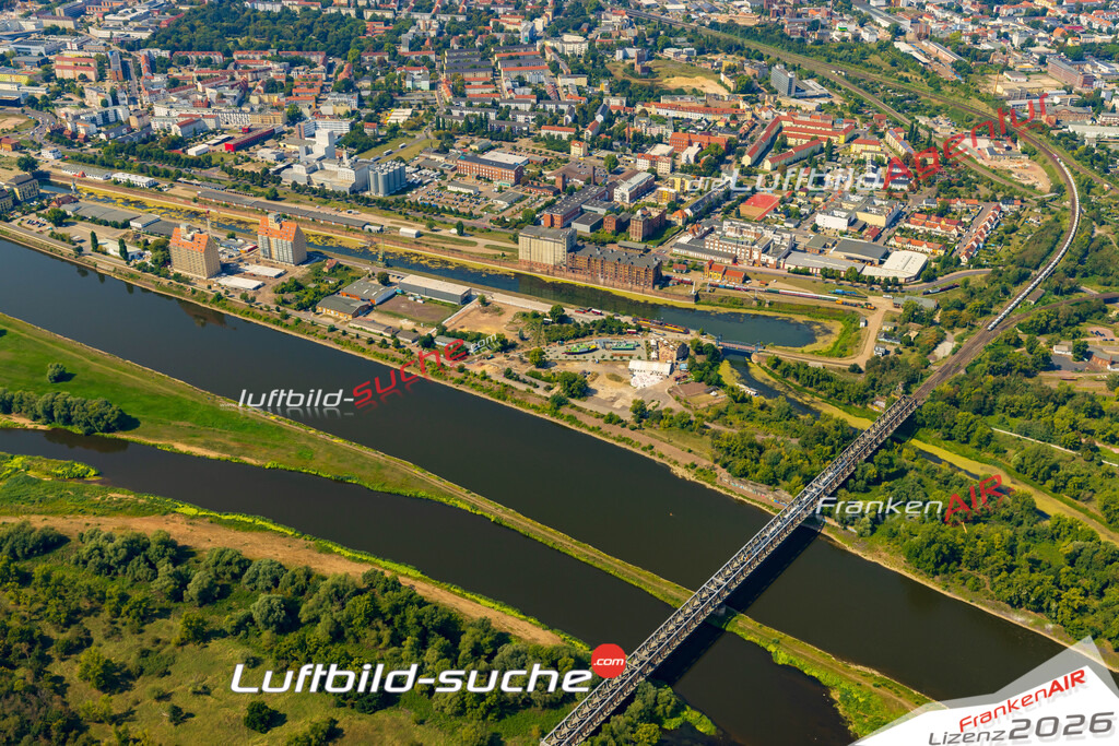 Schöne Luftaufnahme als Geschenk in Elbe Brücke Magdeburg - Die Luftbildaufnahme wurde 2025 vom UL-Flugzeug heraus erstellt ( keine Drohne ) - Hochauflösende Luftaufnahme -Nicht vergleichbar mit Google Maps oder Satelittenbilder- Die Geschenkidee !Mit Lizenz und Bildrechte bestellbar