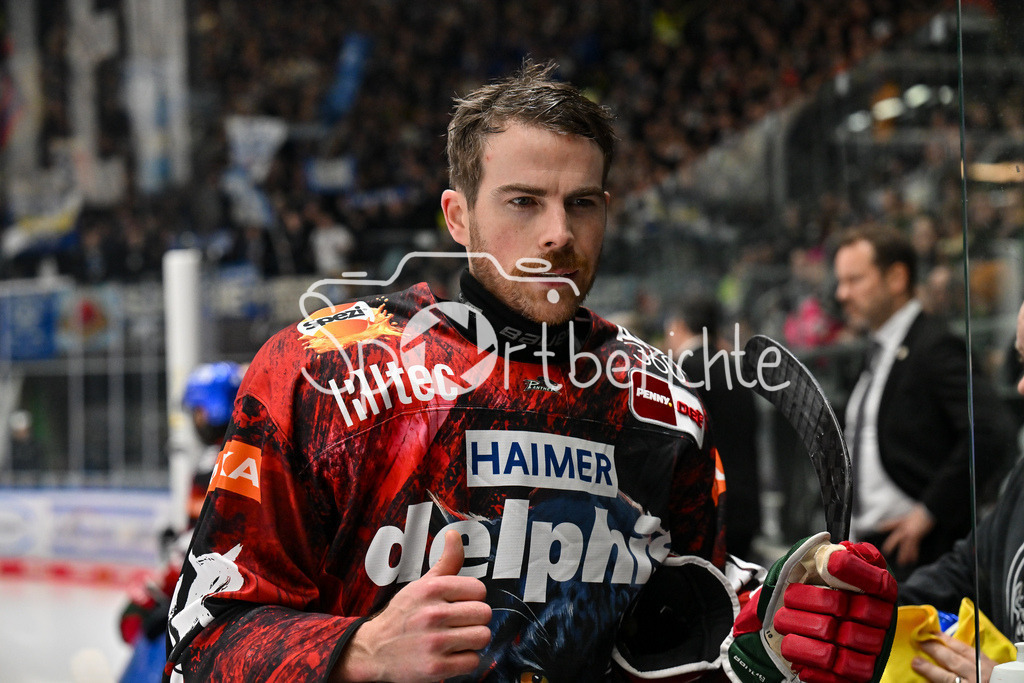 Augsburger Panther - Straubing Tigers | Im Bild Chris COLLINS (Augsburger Panther #10) ohne Heim / Freisteller / Einzelfoto / DEL: Augsburger Panther - Straubing Tigers, Curt Frenzel Stadion am 29.11.2024