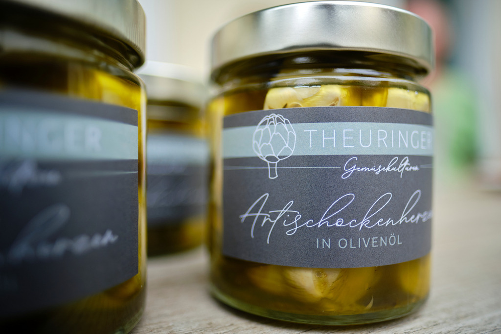Theuringer Artischocken | Raasdorf, Austria - August 17, 2020; Theuringer Artischocken; eingelegte Artischockenherzen in Öl. - Realisiert mit Pictrs.com