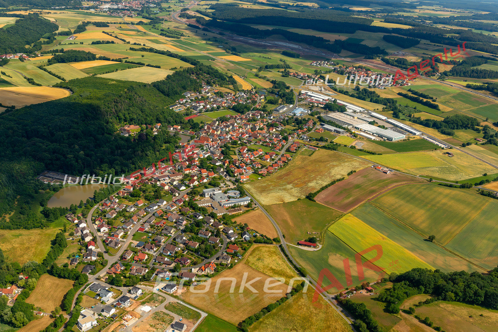 Das Luftbild zeigt : Aschbach Schlüsselfeld - Die Luftaufnahme wurde 2023 vom UL-Flugzeug aus erstellt ( keine Drohne ) - Hochauflösende Luftaufnahme - Für grossformatige Ausdrucke geeignet. Die Geschenkidee !Mit Lizenz und Bildrechte bestellbar