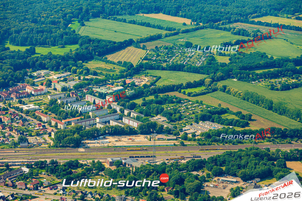 Neue Luftbildaufnahme der Stadt Ludwigslust - Das Luftbild wurde 2025 vom UL-Flugzeug heraus erstellt ( keine Drohnenaufnahme ) - Hochauflösende Luftaufnahme - für Wandbilder und großformatige Ausdrucke geeignet. Das besondere Geschenk!Hier alle&nbsp;Infos zur Lizenzierung der LuftaufnahmeWir fliegen auch dieses Jahr wieder in Ihre Region um Luftbilder zu erstellen.- Luftbild anfragen