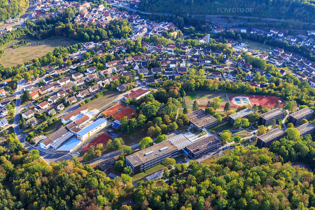 Luftbild: Landesschulzentrum für Umweltbildung (LSZU),. Internat Adelsheim - das Internat und Sporthalle des Eckenberg-Gymnasiums in Adelsheim im Bundesland Baden-Württemberg in Deutschland.Foto: IMG_111446.jpg vom 09.09.2018 durch Werner Riehm/FLY-FOTO.deLandesschulzentrum für Umweltbildung | 74740 AdelsheimEckenberg-Gymnasium Adelsheim - Eckenberg-Gymnasium AdelsheimEckenberg-Gymnasium Adelsheim - Eckenberg-Gymnasium Adelsheim