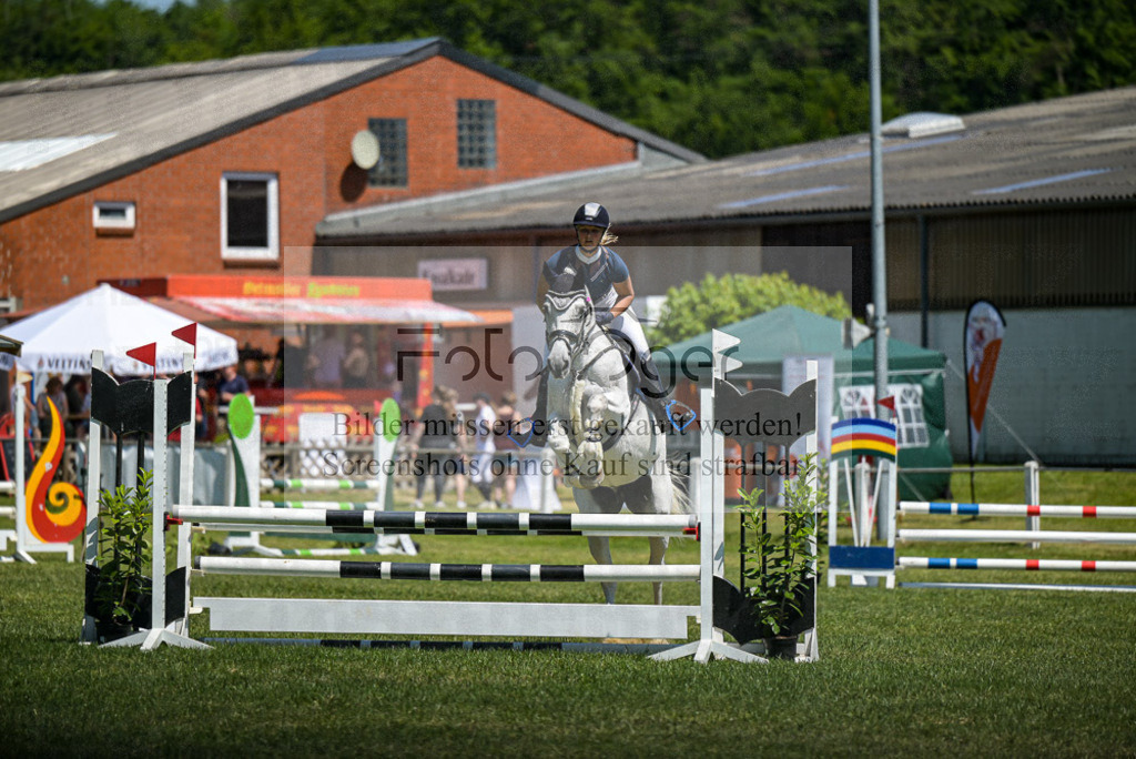 Reitturnier Voxtrup | Entdecke hochwertige Reitturnierfotos von Foto Oger. Professionell, emotional und authentisch – jetzt Lieblingsmomente im Shop bestellen.Deutschlandweite Turnierfotografie. - Realisiert mit Pictrs.com