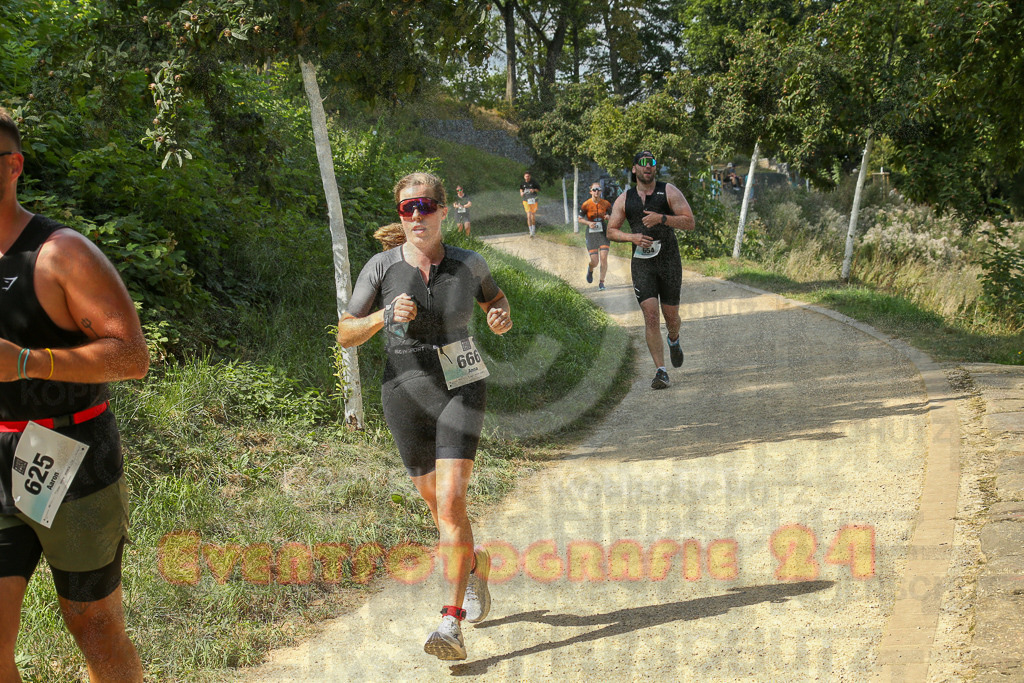 250824_1444_EX1_7373 | Sportfotografie im Rhein-Sieg Kreis, Köln, Bonn, NRW, Rheinland Pfalz, Hessen, etc. Unser Tätigkeitsfeld umfasst den Laufsport vom Volkslauf über den Marathon, Duathlon, Triathon bis zum Ultralauf wie Kölnpfad Ultra oder Schindertrail.