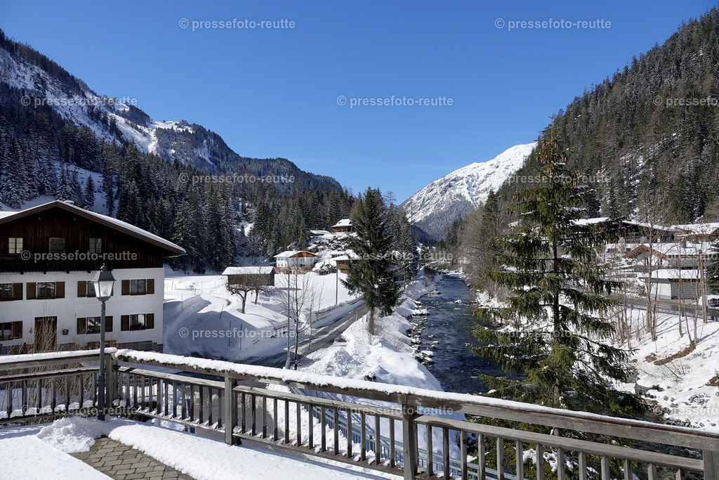welltvi-Steeg-Lech-Winter-DSC07452 | Info aus dem Bezirk Reutte/Ausserfern Tirol sowie eine umfangreiche Bilddatenbank über die gesamte Region: Lechtal, Talkessel Reutte, Tannheimertal, Zwischentoren. Lech, Plansee, Zugspitze, Grenztunnel, B179, Fernpassstraße, Verkehr, Lawinen, Tradition, - Realisiert mit Pictrs.com