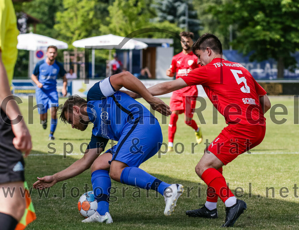 2023-07-08_087_FC_Langengeisling_gegen_TSV_Buchbach | Erding, Deutschland, 08.07.2023:
Fußball, Bezirksliga Oberbayern Ost 2023 / 2024, Testspiel, FC Langengeisling gegen TSV Buchbach, Endergebnis: 0:6

Hannes Dornauer (FC Langengeisling, #33), Leon Schmit (TSV Buchbach, #5)

Foto: Christian Riedel / fotografie-riedel.net