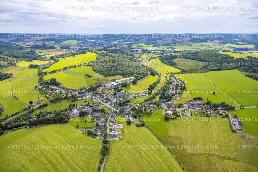 Erndtebrueck240709722 | Luftbild, Ortsteil Wohngebiet Schameder, waldige Hügellandschaft mit Fernsicht, Erndtebrück, Kreis Siegen-Wittgenstein, Nordrhein-Westfalen, Deutschland