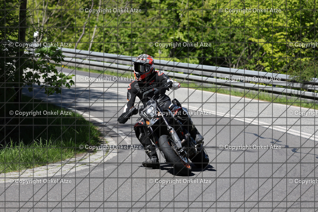 IMG_9472 | Fotograf am Kyffhäuser. Onkel Atze. Kyffhäuser Rennstrecke. Café36. Motorsportfotografie. - Realisiert mit Pictrs.com