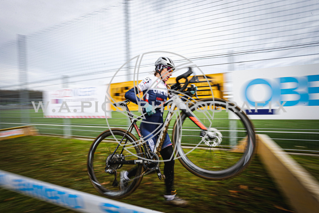 ..... | AUSTRIA, 24.11.24, 3.Radquerfeldein GP um das Sportzentrum Gunskirchen Image shows: Photo: Wapics / Andreas Willdoner