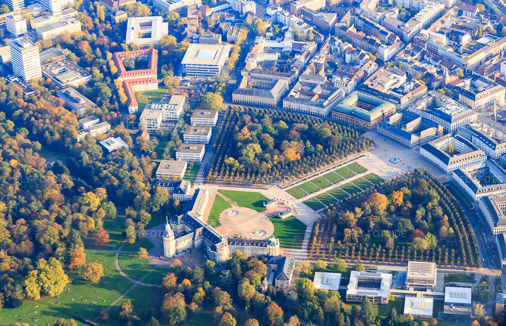 Luftbild: Zirkel und Schlosspark Karlsruhe von Westen im Ortsteil Innenstadt-West in Karlsruhe im Bundesland Baden-Württemberg in Deutschland. Foto: IMG_075451.jpg vom 26.10.2014 durch Werner Riehm/FLY-FOTO.deAuflösung des Originals: 4782 x 3083 px