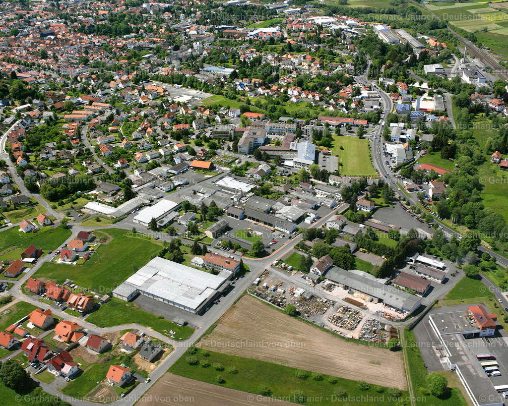 2615742 | LAUTERBACH (HESSEN) 09.06.2006 Gewerbegebiet und Firmenansiedlung  in Lauterbach (Hessen) im Bundesland Hessen, Deutschland // Industrial estate and company settlement  in Lauterbach (Hessen) in the state Hesse, Germany Foto: Gerhard Launer