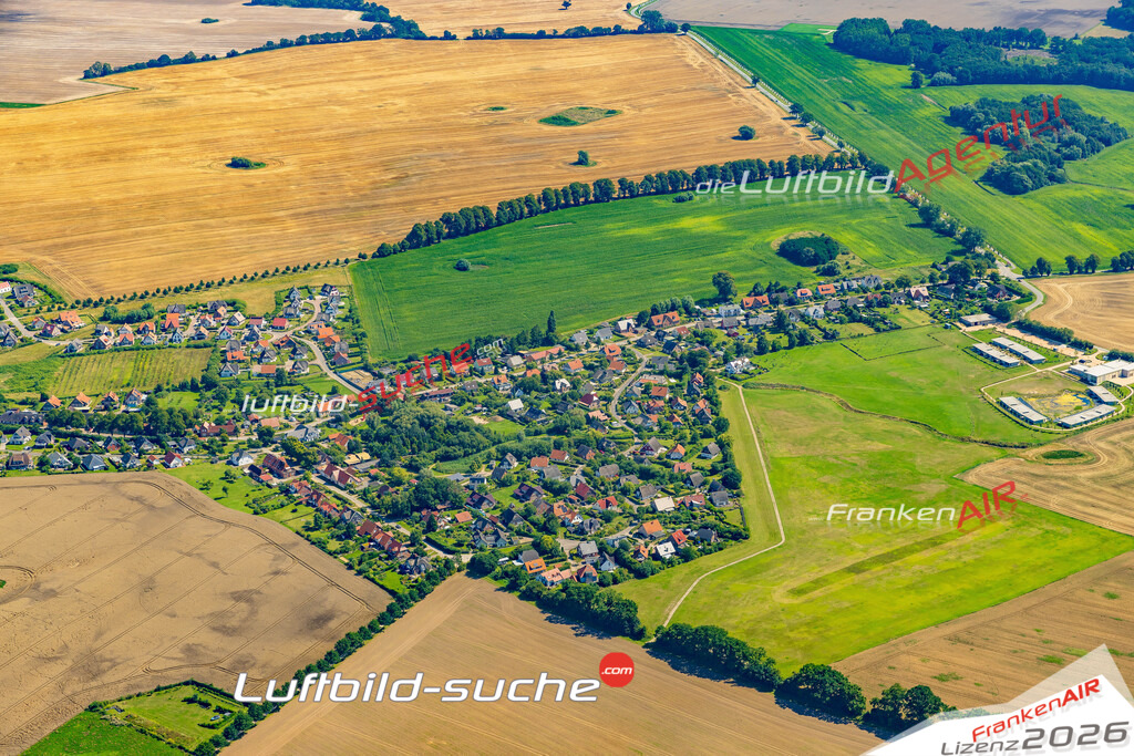 Luftaufnahme Groß Schwansee Kalkhorst - Die Luftaufnahme wurde 2025 vom UL-Flugzeug heraus erstellt ( ohne Drohne ) - Hochauflösende Luftaufnahme - für professionelle Ausdrucke geeignet. Die Geschenkidee !Mit Lizenz und Bildrechte bestellbar
