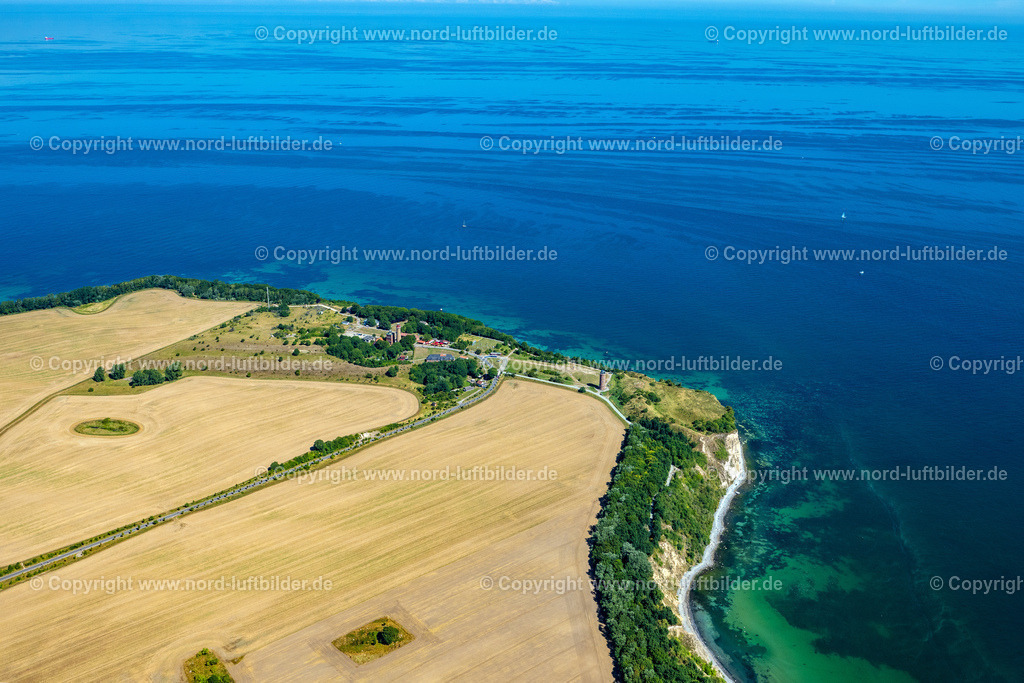 Kap_Arkona_Rügen_Keidefelsen_ELS_8103100822 | PUTGARTEN 10.08.2022 Neuer Leuchtturm und Schinkelturm an der Steilküste am Kap Arkona bei Putgarten auf der Insel Rügen im Bundesland Mecklenburg-Vorpommern. // New lighthouse and Schinkelturm on the steep coast at Cape Arkona near Putgarten on the island of Ruegen in the state of Mecklenburg-Western Pomerania. Foto: Martin Elsen