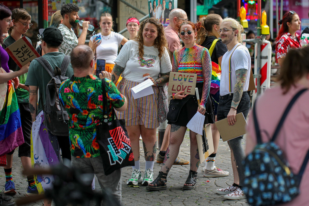 CSD_Moers_190725_015 | Bildergalerie von Sport-Ereignissen aber auch von weiteren spannenden Dingen - nicht nur vom Niederrhein. In Anlehnung an den bekannten Spruch von Hanns Dieter Hüsch heißt das Motto: "Niederrhein ist überall".  - Realisiert mit Pictrs.com