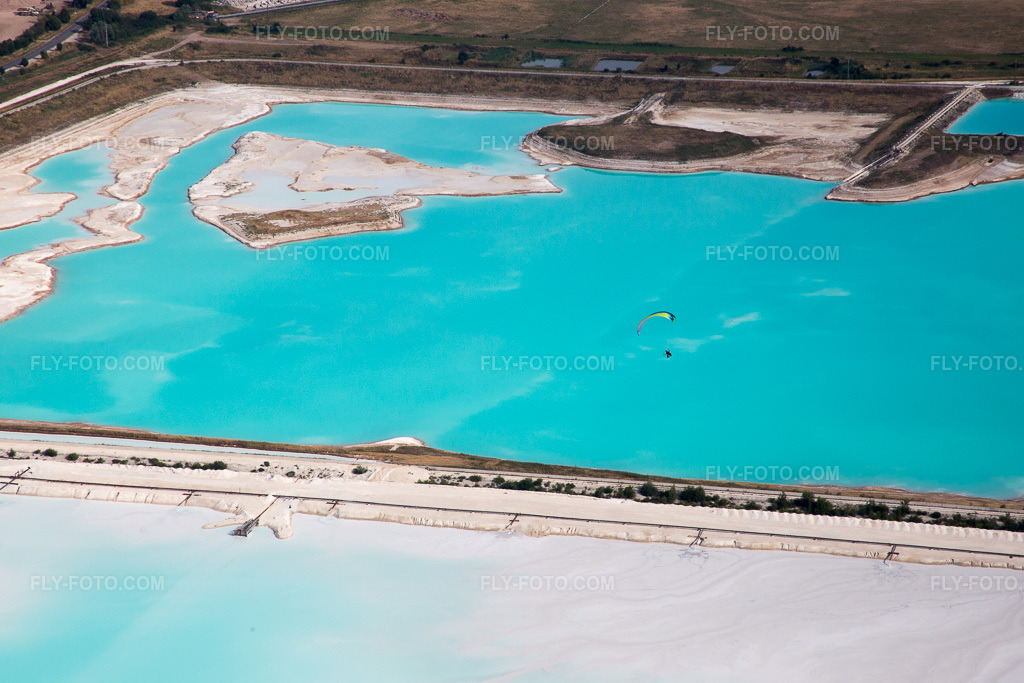 Aerial view: Brown and white salt pans for salt production in Rosières-aux-Salines in the state Meurthe et Moselle, France. – Photo: IMG_083144.jpg taken on 07/11/2015 by Werner Riehm/FLY-FOTO.com – Resolution of the original: 5472 x 3648 px